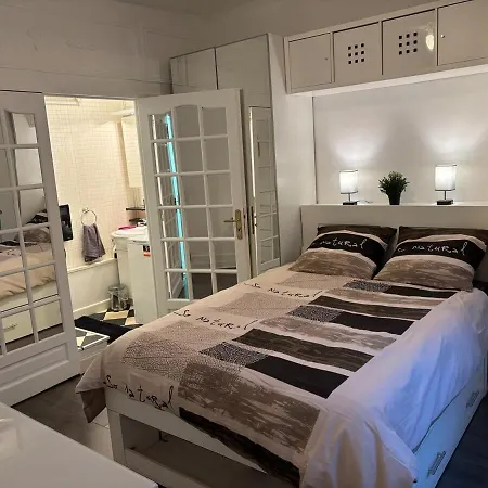 Daire Charming Parisian Pied-a-terre! *